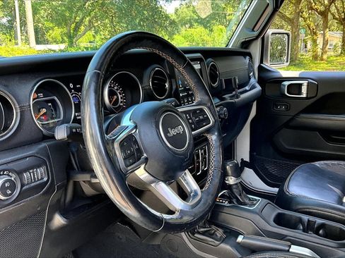 Used 2021 Jeep Gladiator Overland AWD/4WD image 14