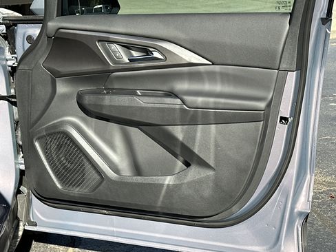 New 2025 Chevrolet Equinox EV LT image 14