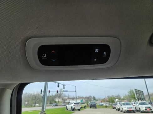 Used 2022 Chrysler Voyager LX FWD image 18