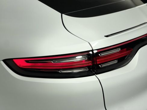 Certified 2023 Porsche Cayenne Platinum Edition image 16