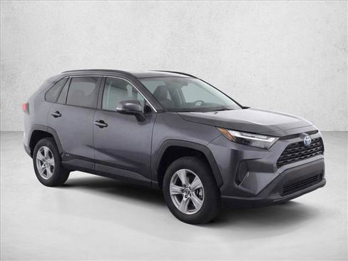 Used 2022 Toyota RAV4 XLE image 3