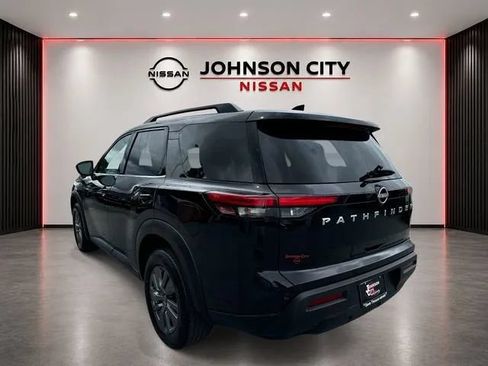 Used 2025 Nissan Pathfinder SV FWD image 7