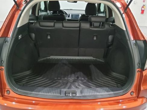 Used 2020 Honda HR-V Touring image 18