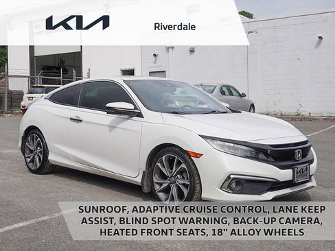 Used 2019 Honda Civic Touring image 1