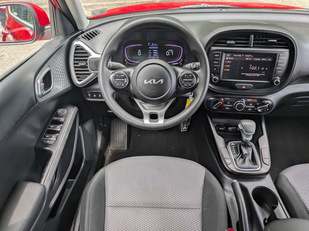 Used 2024 Kia Soul LX w/ LX Technology Package FWD image 16