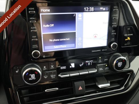 Used 2022 Toyota Highlander XLE AWD/4WD image 33