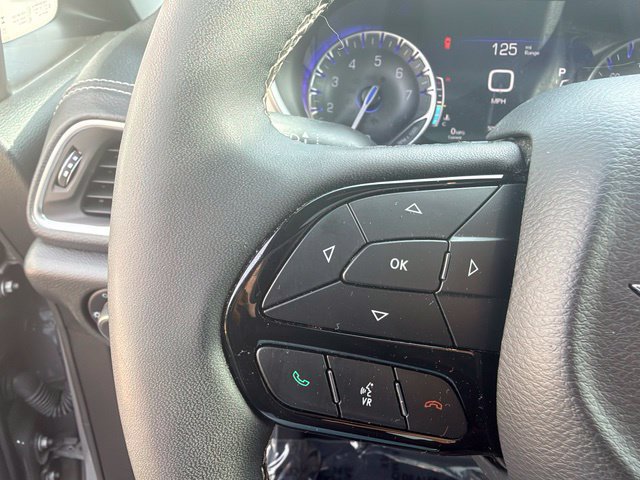 Used 2025 Chrysler Pacifica Limited FWD image 37