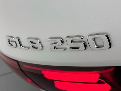 Used 2026 Mercedes-Benz GLB 250 image 9