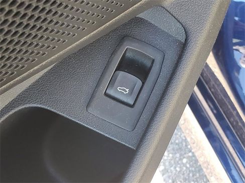 Used 2020 BMW 330i xDrive Sedan w/ Driving Assistance Package image 11