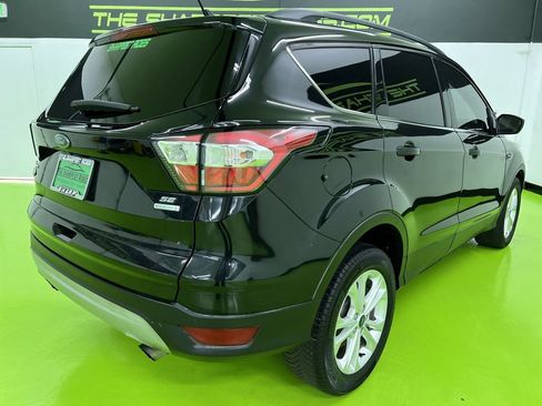 Used 2018 Ford Escape SE w/ Ford Safe & Smart Package FWD image 10