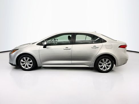 Used 2025 Toyota Corolla LE FWD image 4