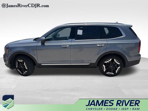 Used 2025 Kia Telluride S FWD image 9