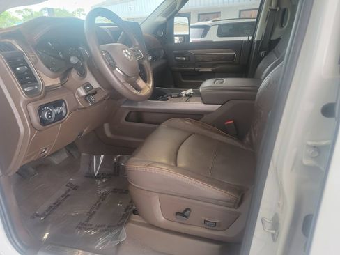 Used 2025 RAM 2500 Limited AWD/4WD image 11