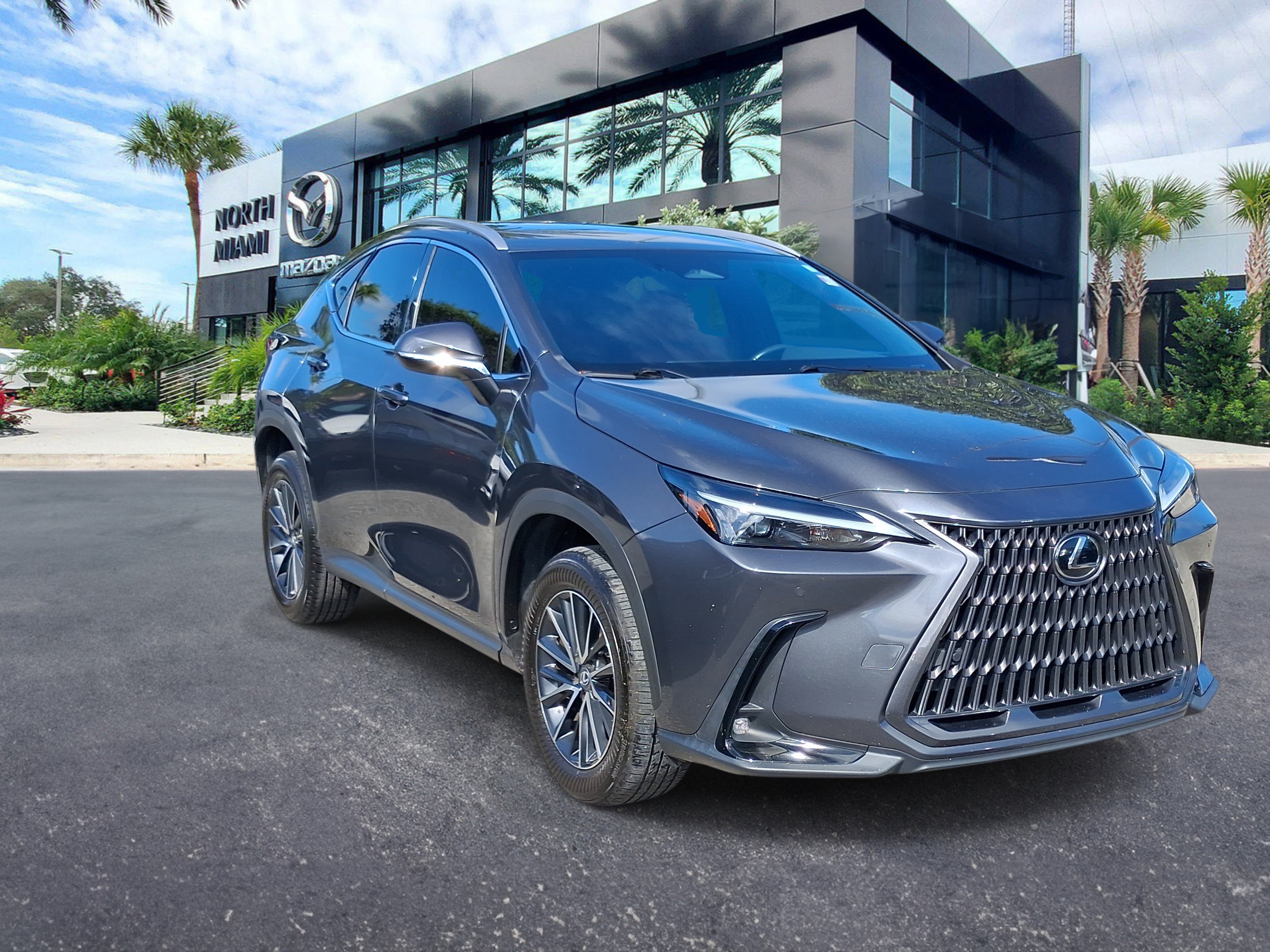 Used 2025 Lexus NX 250 FWD w/ Towing Package (2000 Lbs) image 3