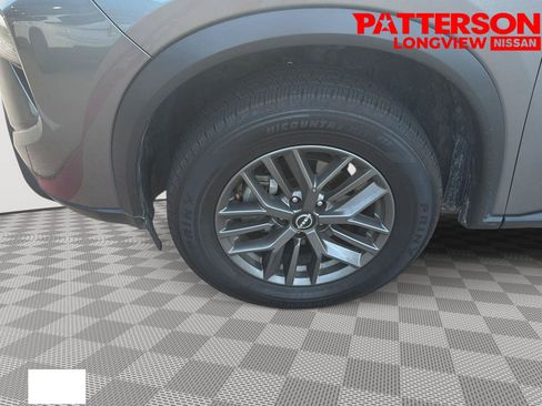 Used 2024 Nissan Rogue S FWD image 18