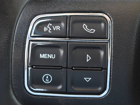 Used 2018 Jeep Wrangler Unlimited Sahara w/ Connectivity Group AWD/4WD image 24