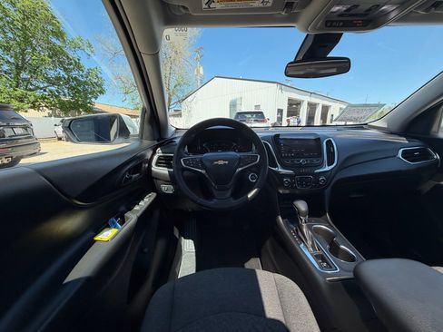 Used 2024 Chevrolet Equinox LT FWD image 2