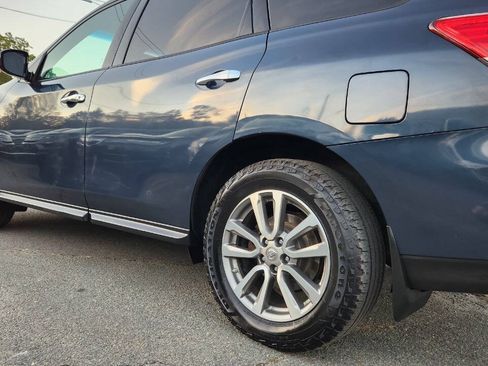 Used 2015 Nissan Pathfinder SV w/ Cargo Package FWD image 9