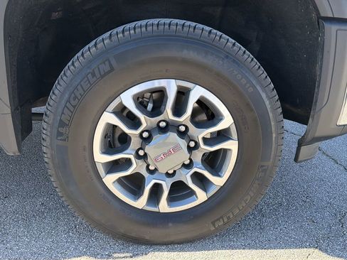 Used 2024 GMC Sierra 2500 SLE w/ SLE Convenience Package image 9