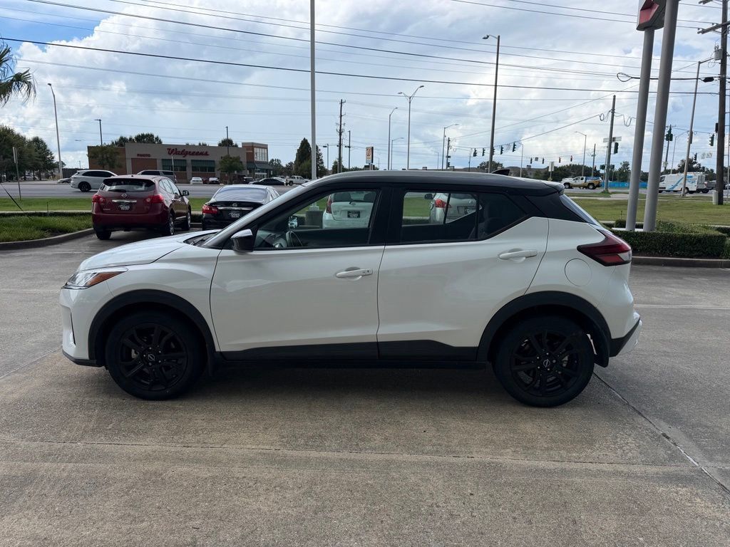 Used 2022 Nissan Kicks SV FWD image 2