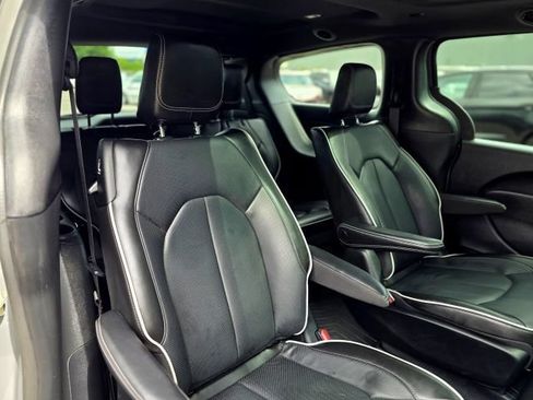 Used 2022 Chrysler Pacifica Limited w/ S Appearance Package FWD image 41