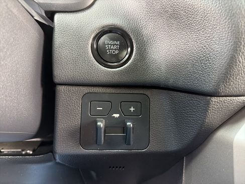 Used 2025 Toyota Tundra Limited AWD/4WD image 13
