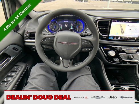 New 2026 Chrysler Pacifica Limited image 13