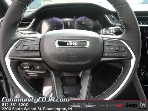 New 2025 Jeep Grand Cherokee L Altitude image 13