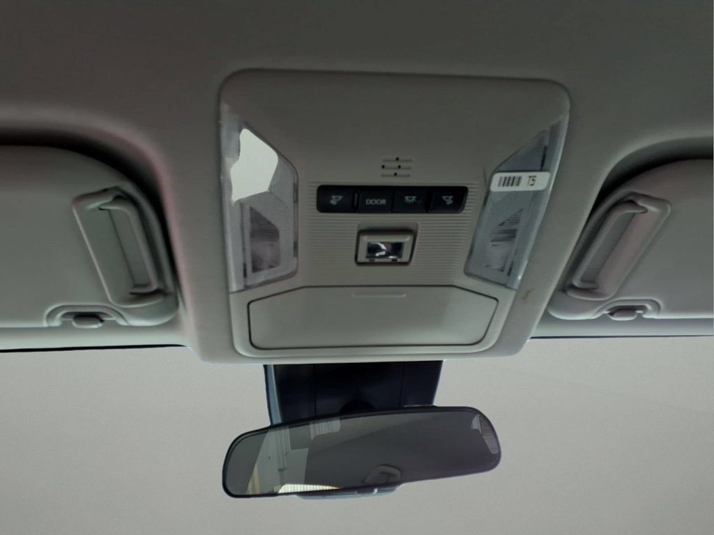 Used 2025 Toyota RAV4 XLE AWD/4WD image 24