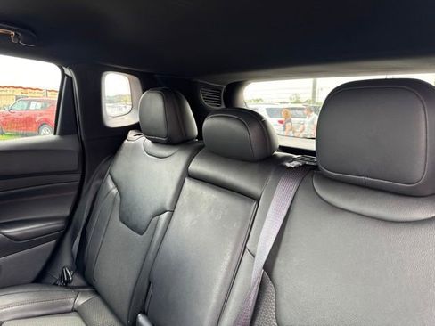 Used 2025 Jeep Compass Trailhawk AWD/4WD image 18