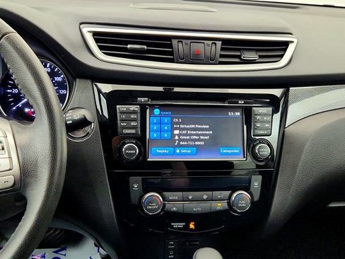 Used 2016 Nissan Rogue SL w/ SL Premium Package AWD/4WD image 18