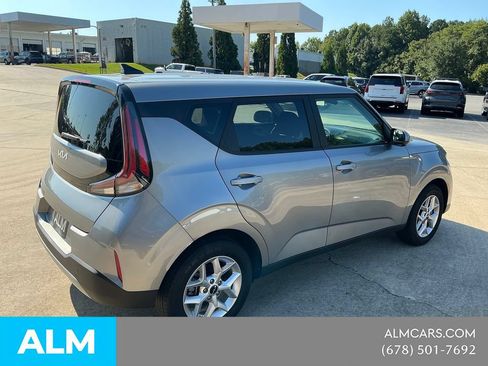 Used 2025 Kia Soul LX w/ LX Technology Package FWD image 5