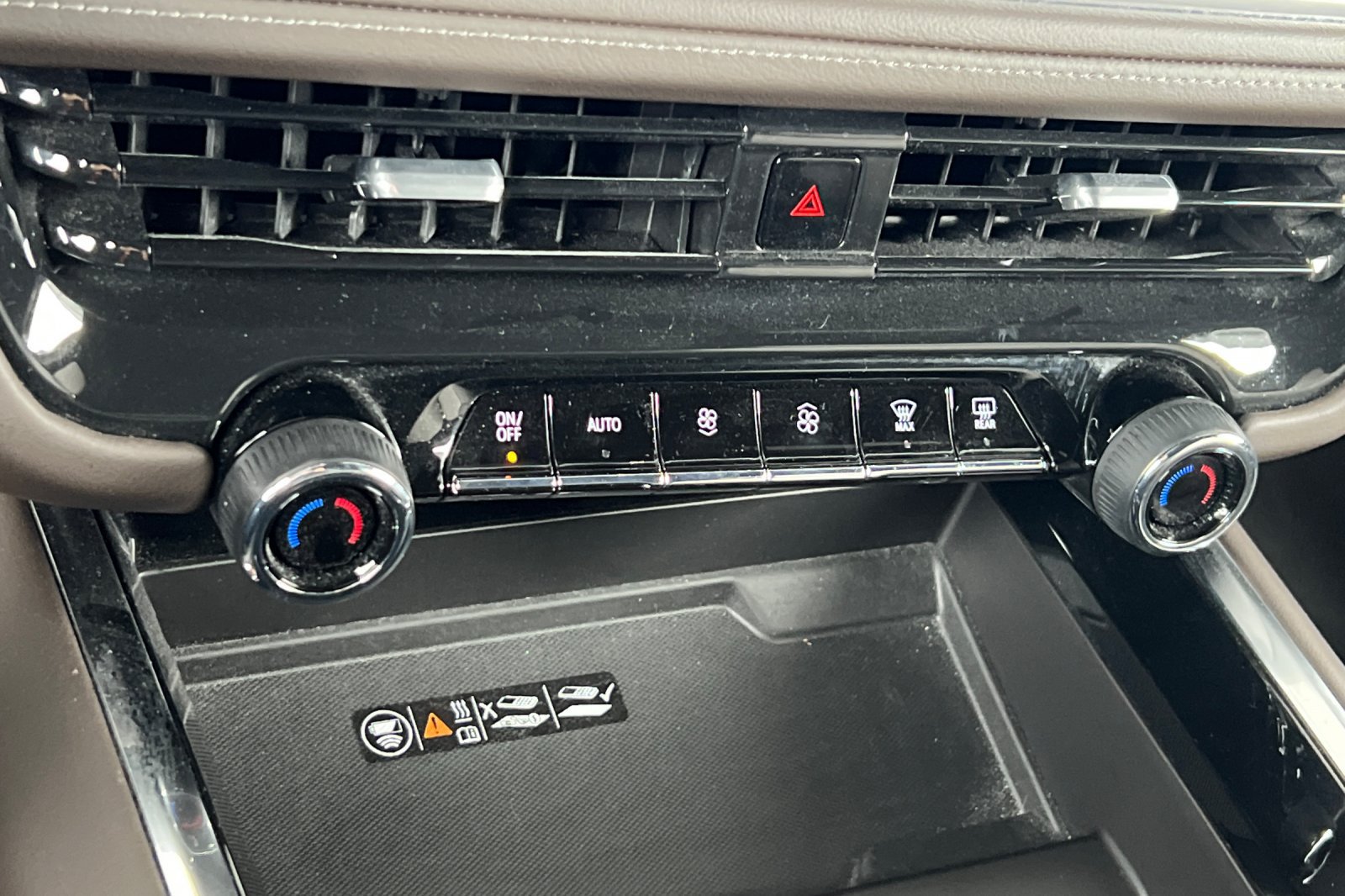 Used 2025 Chevrolet Suburban LT AWD/4WD image 32