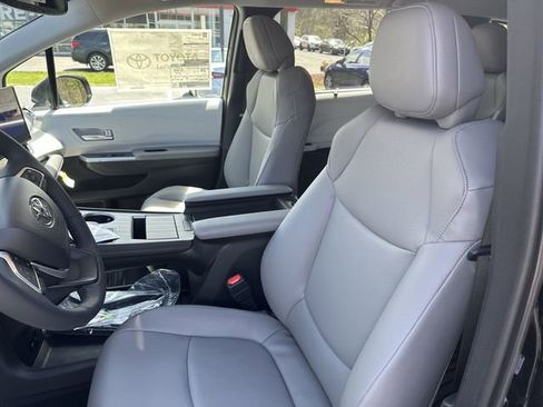 New 2026 Toyota Sienna XLE FWD image 15