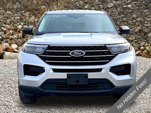 Used 2022 Ford Explorer XLT AWD/4WD image 3
