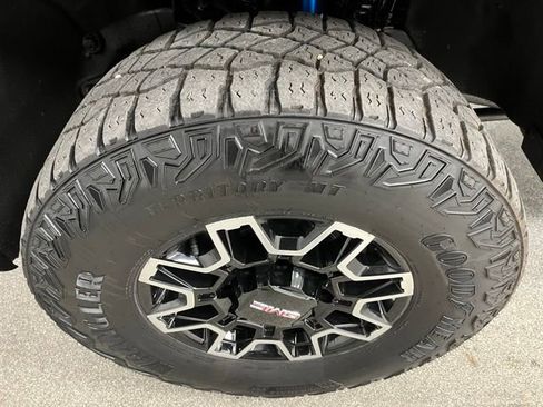 Used 2024 GMC Sierra 2500 AT4X AWD/4WD image 23