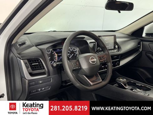 Used 2026 Nissan Rogue SV image 13