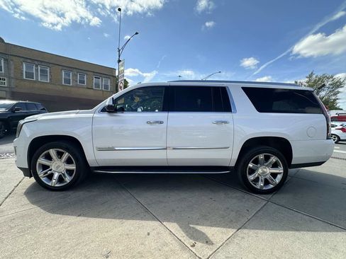 Used 2020 Cadillac Escalade ESV Luxury AWD/4WD image 8