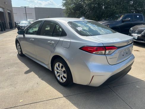 Used 2025 Toyota Corolla LE FWD image 5