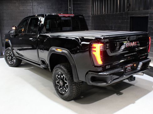 Used 2024 GMC Sierra 2500 AT4X image 11