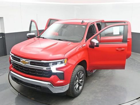 Used 2024 Chevrolet Silverado 1500 LT w/ Z71 Off-Road Package AWD/4WD image 48