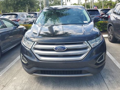 Used 2018 Ford Edge Titanium w/ Equipment Group 301A FWD image 2