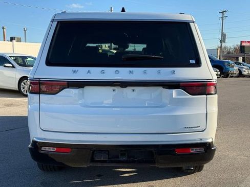 Used 2024 Jeep Wagoneer L Series II w/ Flexible Seating Group image 4