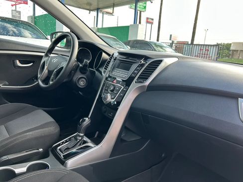 Used 2017 Hyundai Elantra GT FWD image 15