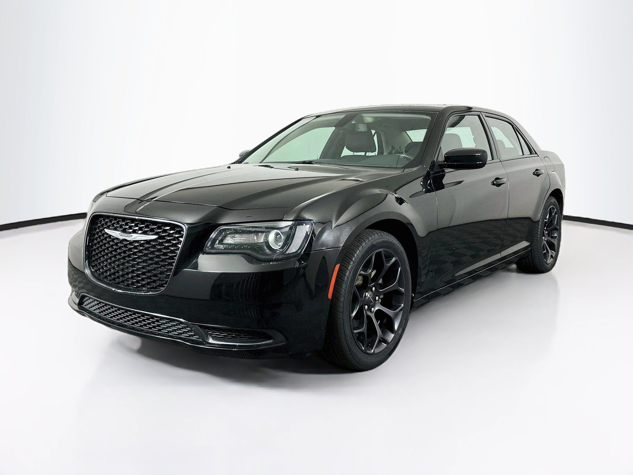 Used 2019 Chrysler 300 Touring w/ Sport Appearance Package RWD image 3