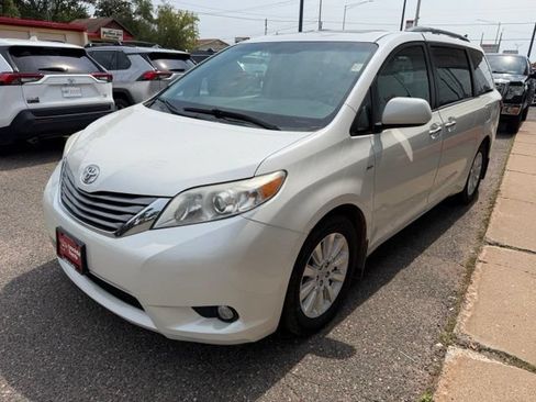 Used 2016 Toyota Sienna XLE w/ Outdoor Package AWD/4WD image 3