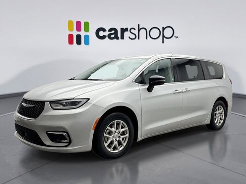 Used 2024 Chrysler Pacifica Touring-L image 1