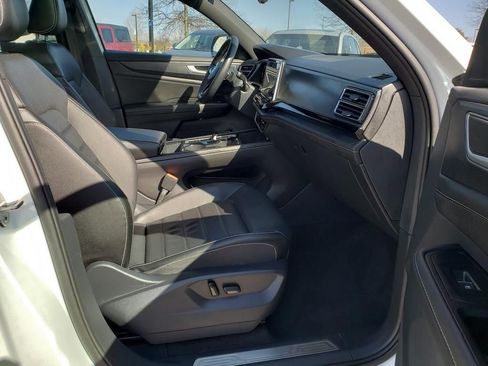 Used 2024 Volkswagen Atlas Cross Sport SEL image 22