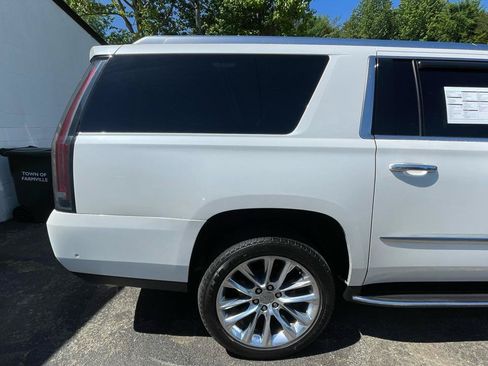 Used 2020 Cadillac Escalade ESV Luxury AWD/4WD image 9