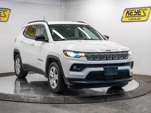 Used 2022 Jeep Compass Latitude FWD image 5